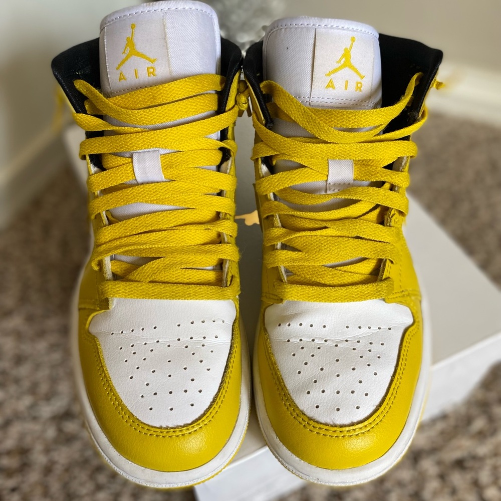 Jordan 1 Mid Women’s White/Vivid Sulfur-Black Sneakers 6.5 - Picture 4 of 10